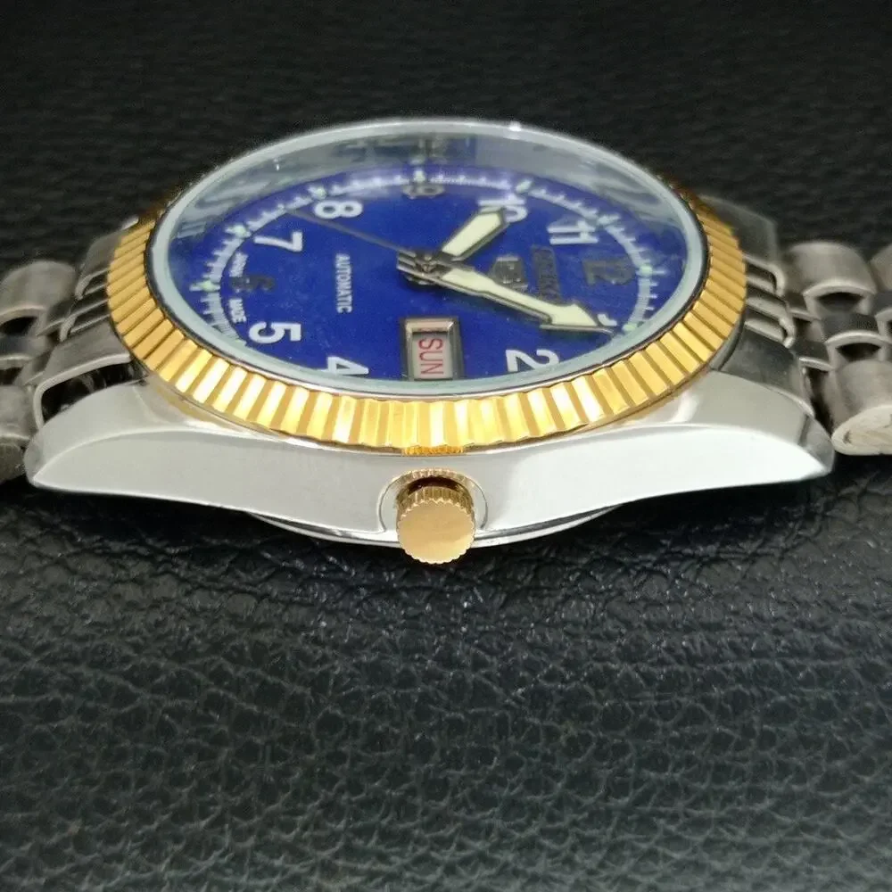 Vintage 1982 Seiko Automatic Mens Silver Watch W/daydate & Blue accents